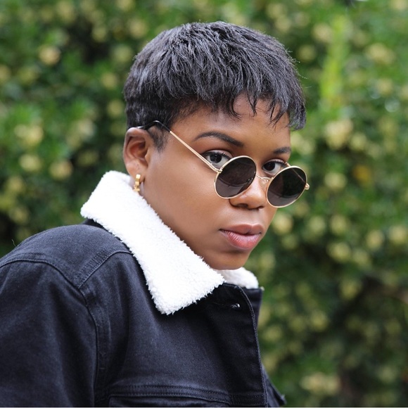 Meet your Posher, Arielle - Picture 2 of 3